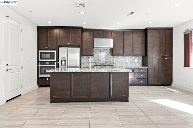 Building Photo - 33 Roccolino Ln
