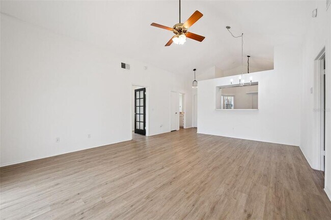 Building Photo - 2647 N Horseshoe Bay Dr