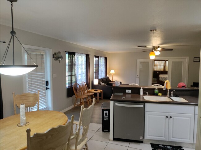 Building Photo - 77 Cardinal Dr