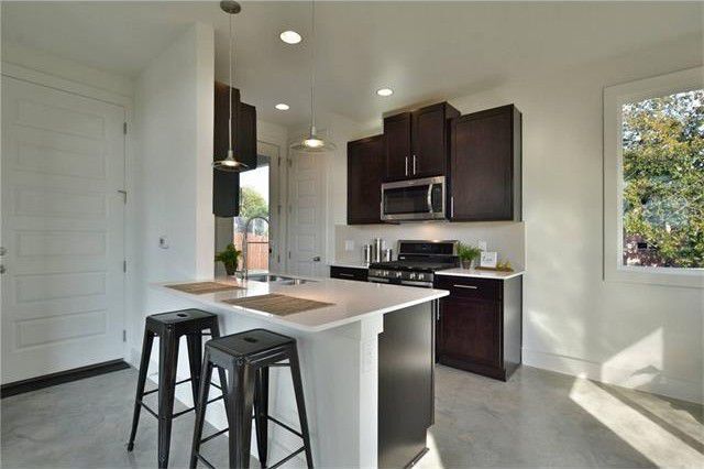 Building Photo - 1711 Perez St