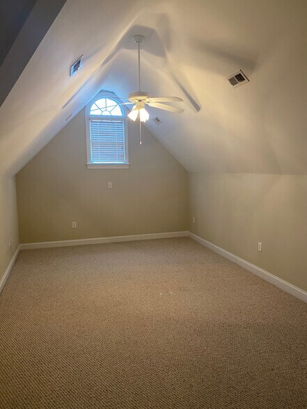 Building Photo - 4903 Pebble Beach Cir N