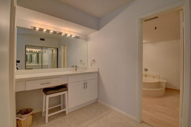 Building Photo - 7194 Promenade Dr