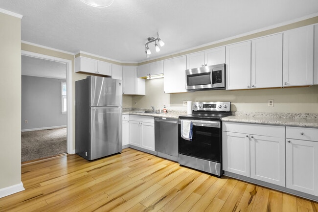 Building Photo - 338 River Walk Dr