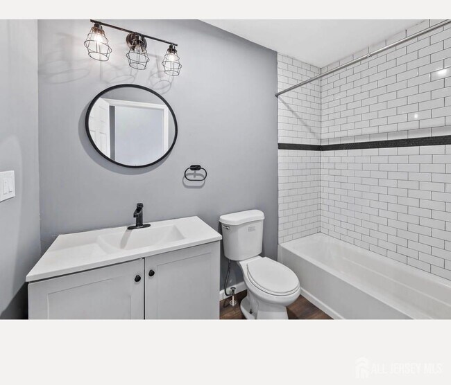 Building Photo - 487 S 17th St