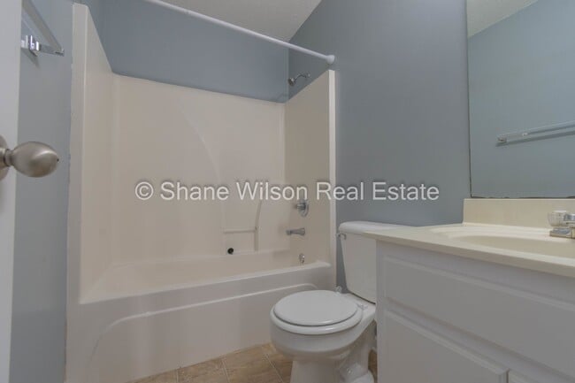 Building Photo - Charming 3-Bedroom Home Recently Renovated...