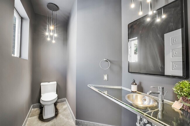 Building Photo - 320 Detering St