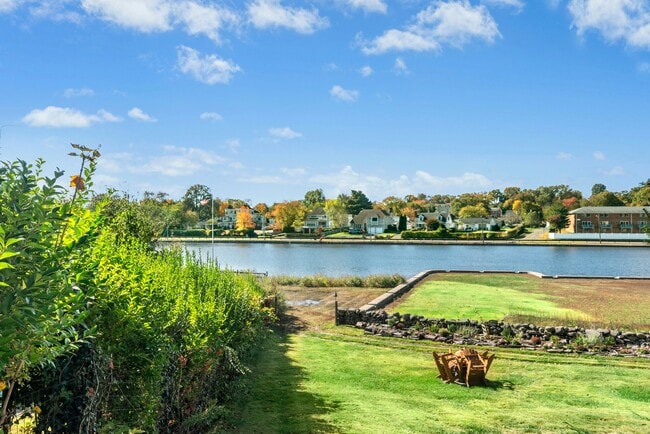 Building Photo - 2630 Boston Post Rd