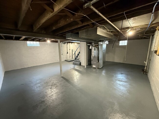 Building Photo - 2-Bed House Canton