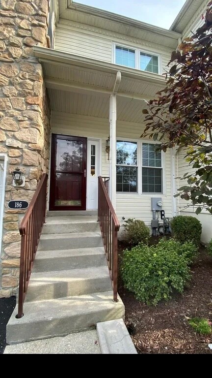 Building Photo - 186 Birchwood Dr