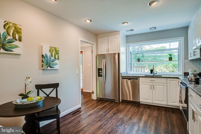 Building Photo - 5415 Helm Ct