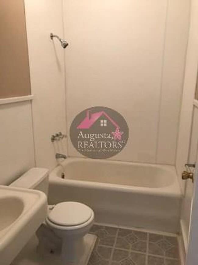 Building Photo - All Bills Paid One Bedroom Near ACU!