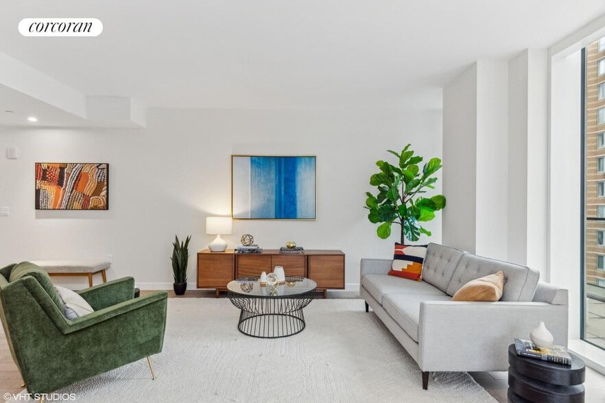 Building Photo - 505 W 43rd St