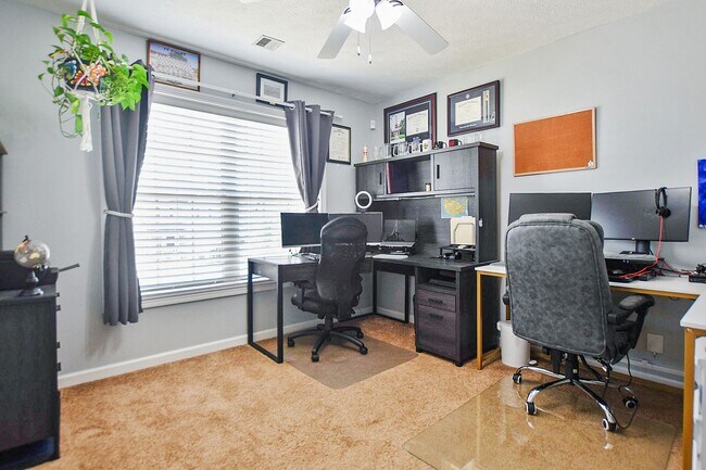 Building Photo - Dog Friendly Four Bedroom!