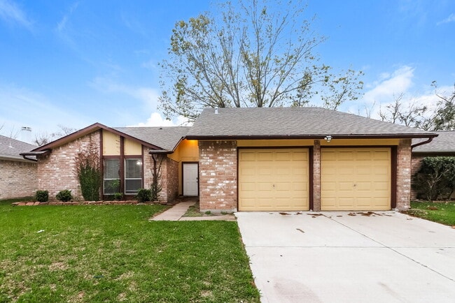 Building Photo - 16311 Alametos Dr