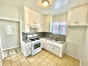 Building Photo - 3832 W 118th Pl