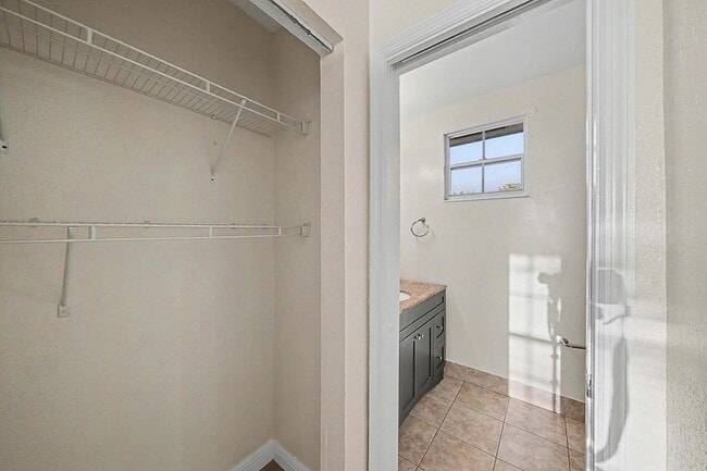 Building Photo - 5789 Woodland Point Dr