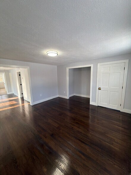 Building Photo - 610 Ives Row