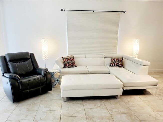 Building Photo - 6618 7th Ave Cir W