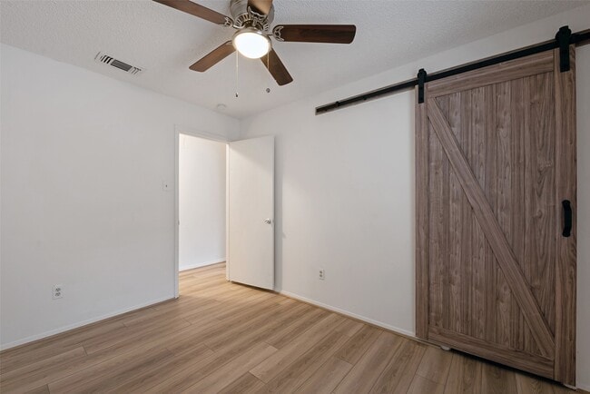 Building Photo - 910 Judiway St