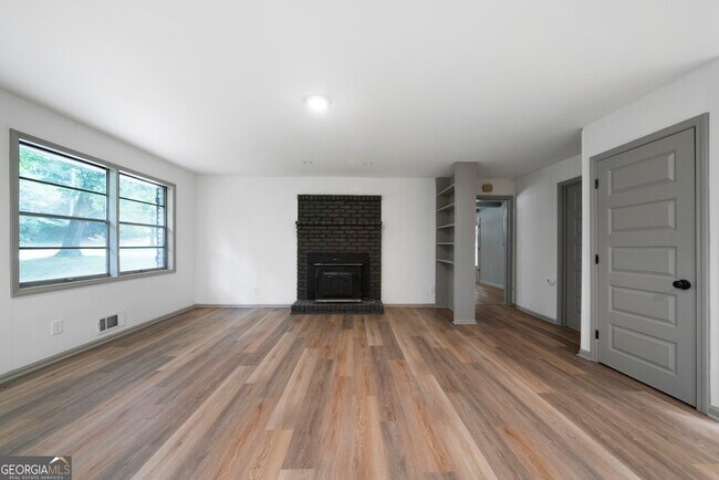 Building Photo - 6410 South Gordon Rd SW
