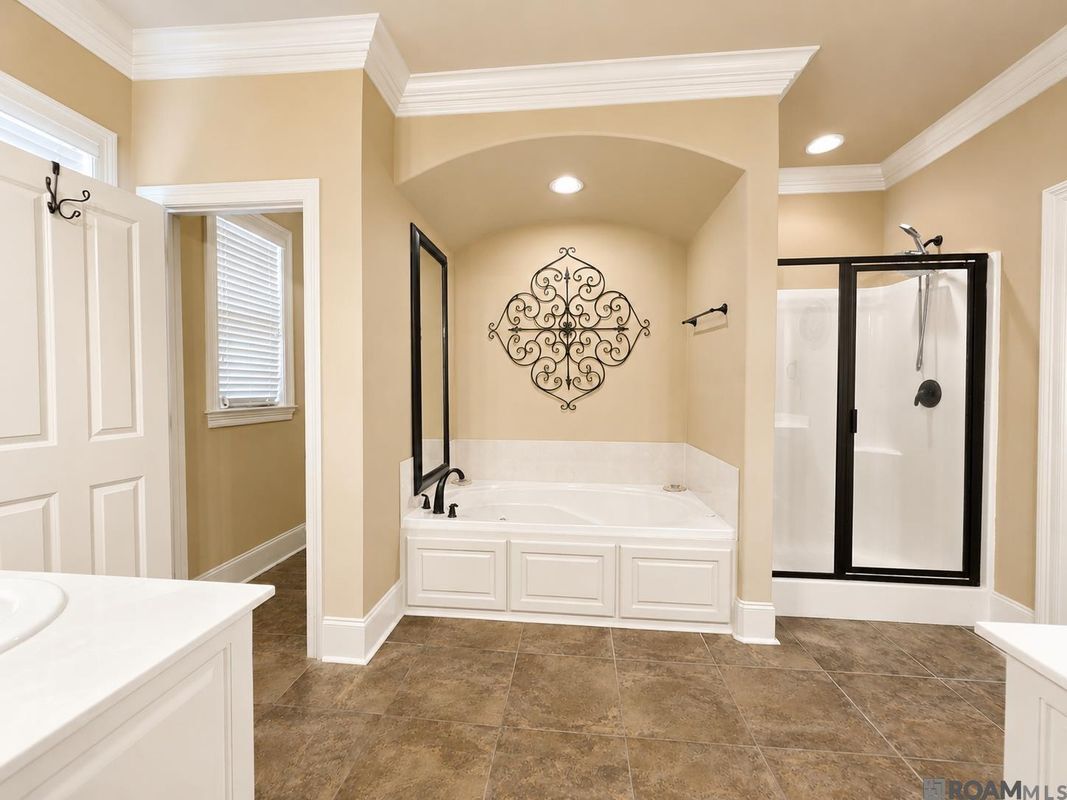 Building Photo - 9430 Magnolia Crossing Dr