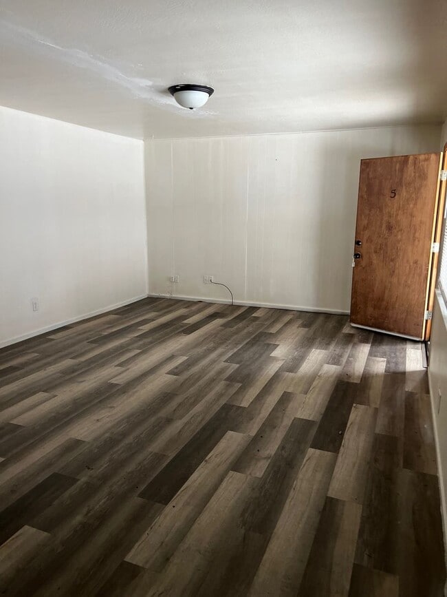 Building Photo - Cute 1Bd apartement in a 7 plex property! Call and inquire today!