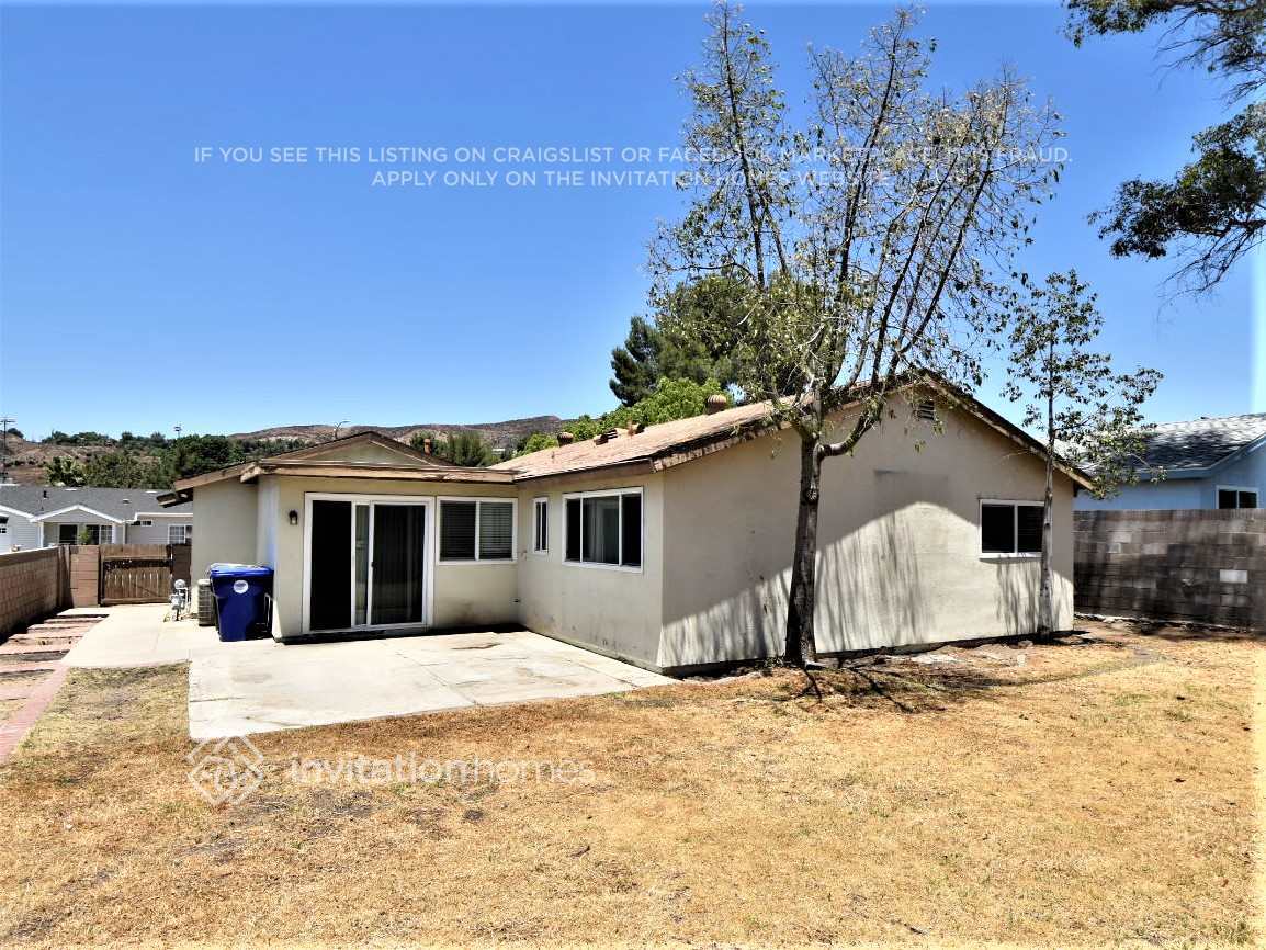 Building Photo - 27858 Crosspath Ave