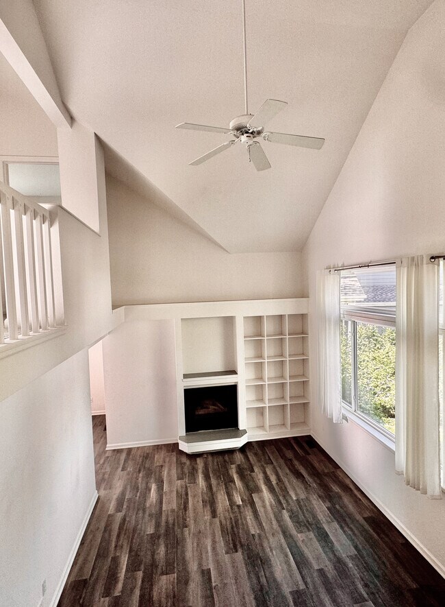 Building Photo - 4949 Tesla Cir