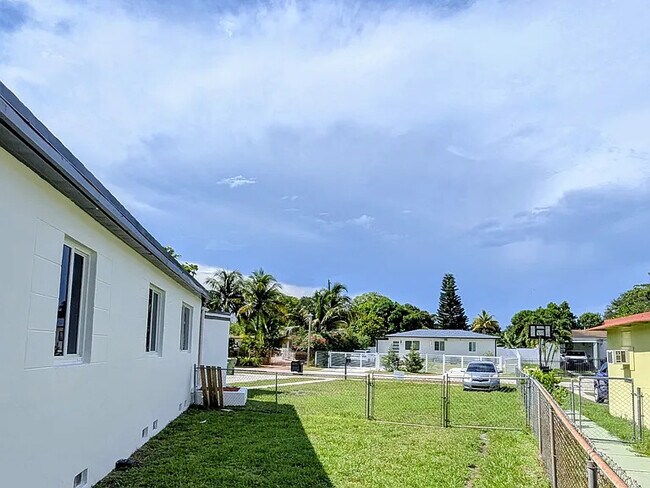 Building Photo - 340 NW 132nd St