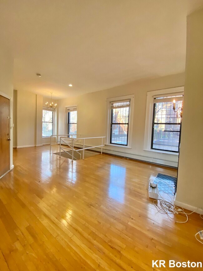 Primary Photo - 437 Shawmut Ave