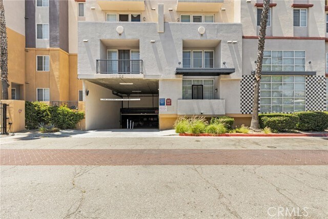Building Photo - 360 W Ave 26