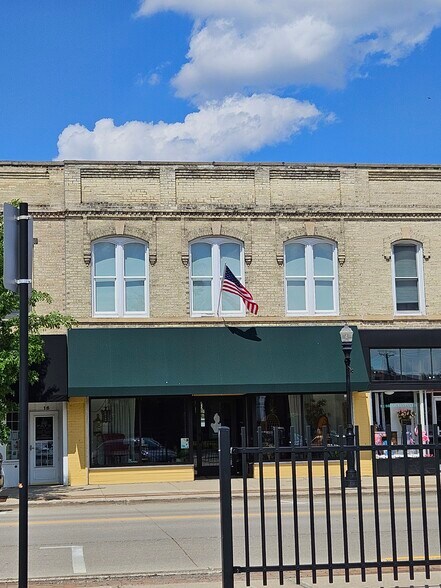 Primary Photo - 14 W Fulton St