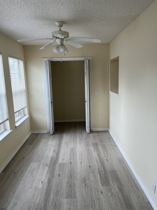 Building Photo - 824 Stonegate Ct