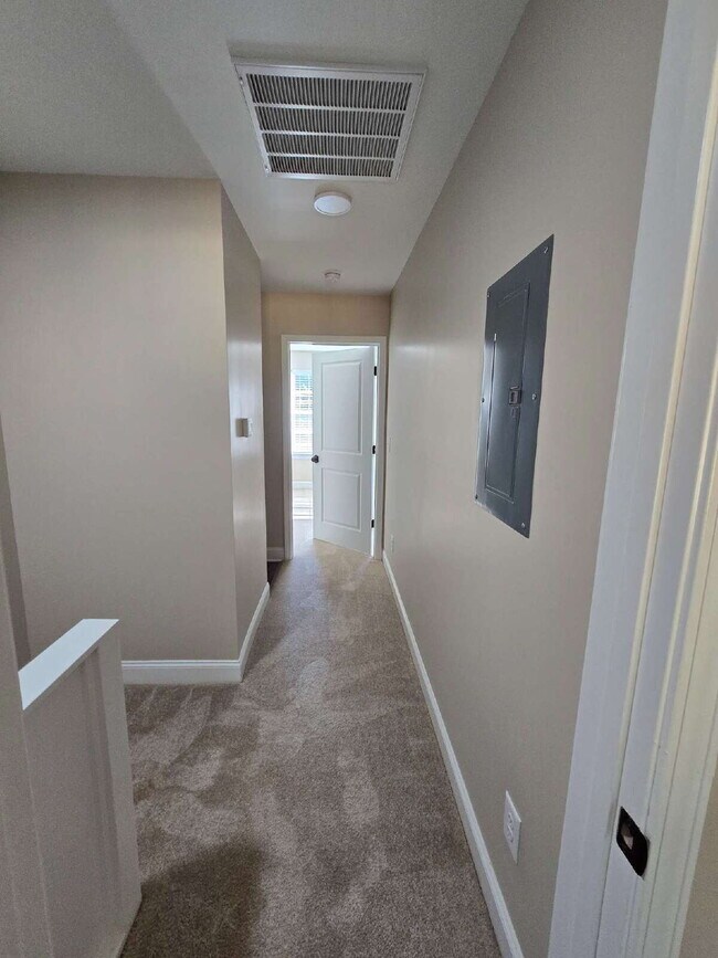 Building Photo - 2 Bedroom Townhomes Near Downtown Mebane for $1495