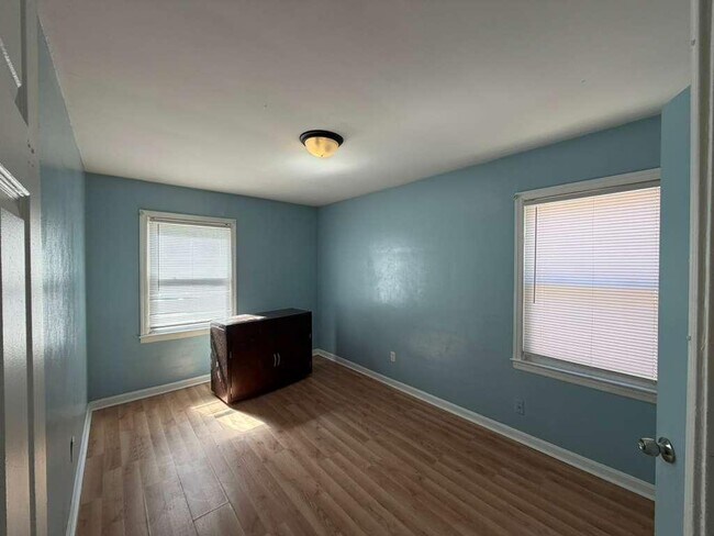 Building Photo - 4636 N 46th St