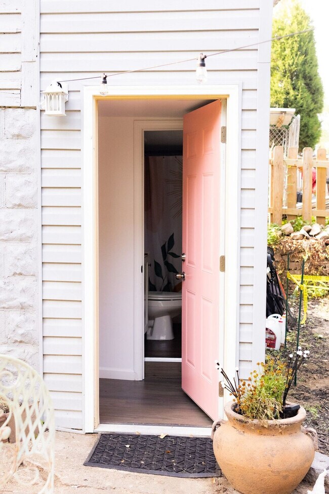 Building Photo - 2919 Elm St