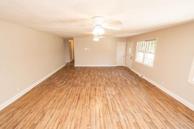 Building Photo - 1329 White House Blvd