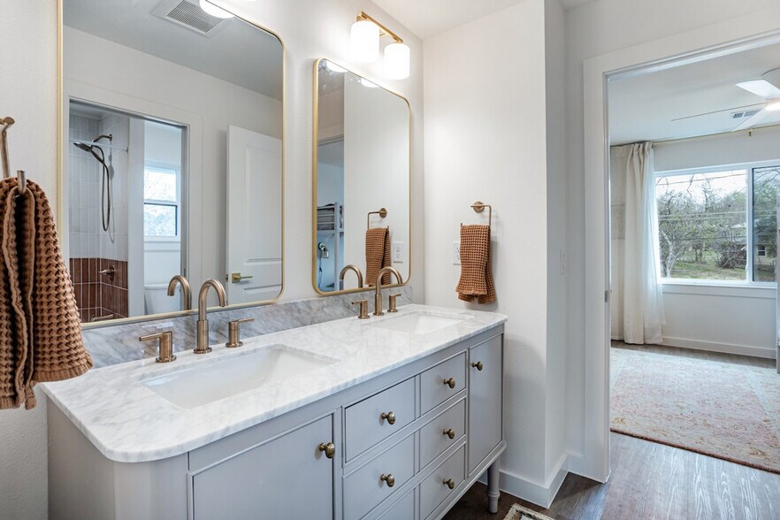 Building Photo - 1613 Berene Ave