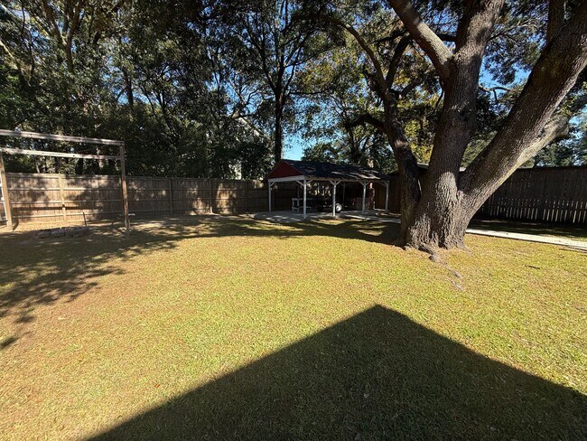 Building Photo - 3 Bedroom 2 Bath House in Lighthouse Point...