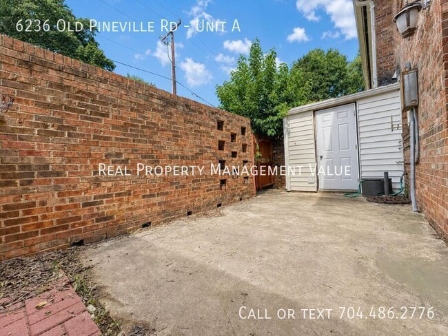 Building Photo - 6236 Old Pineville Rd