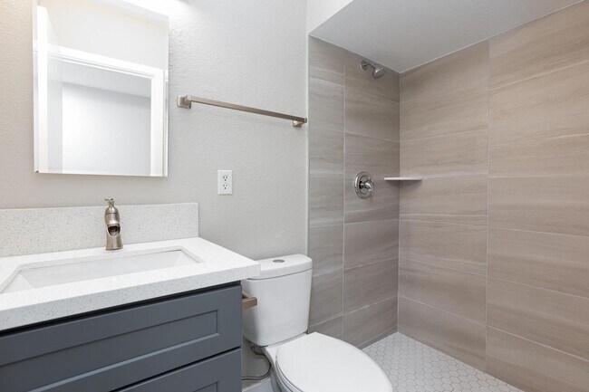 Building Photo - Spacious 4 bedroom, 2 bathroom home located in North Las Vegas