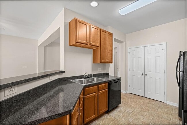 Building Photo - 1821 Willow Branch Ln