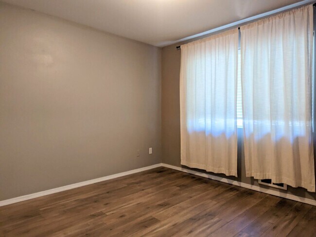 Building Photo - Beautiful Beaverton Townhouse Available Now!