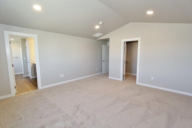 Building Photo - 4032 N Glider Ave