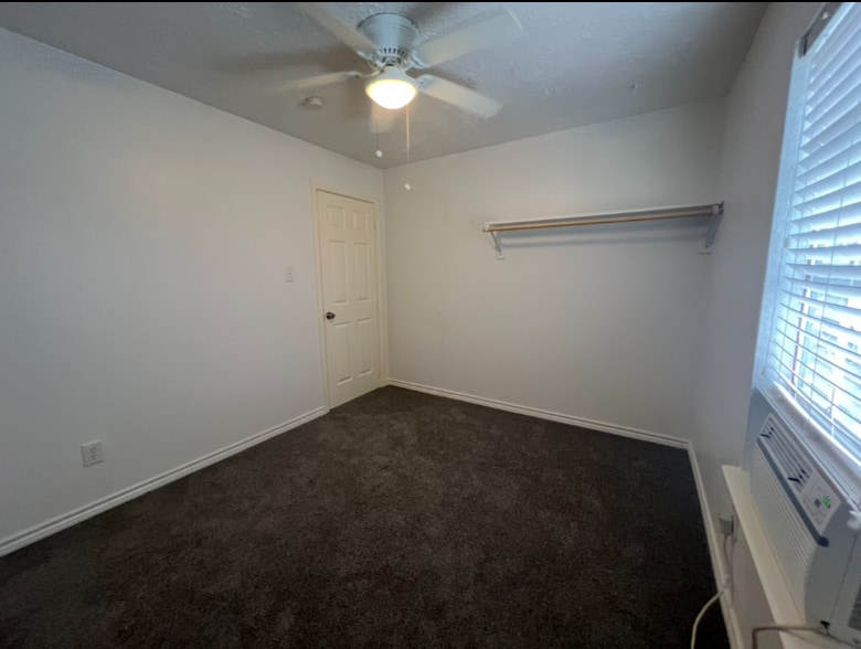 Building Photo - 831 Deerpass Dr