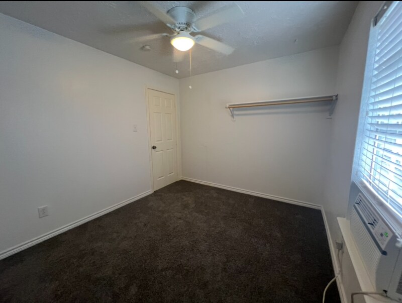 Building Photo - 831 Deerpass Dr