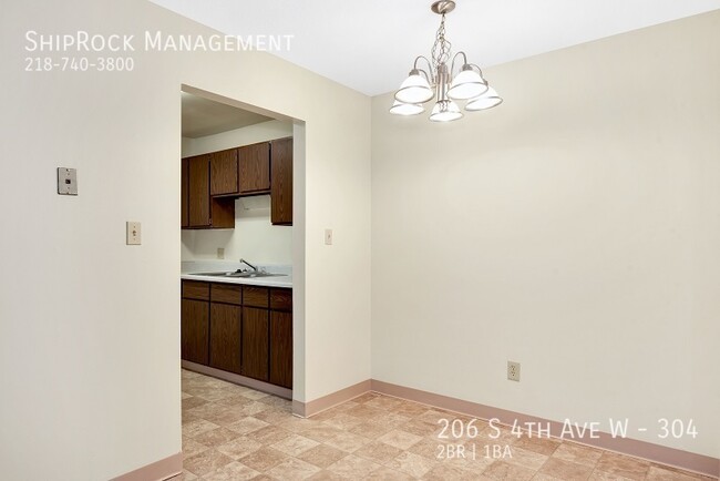 Primary Photo - 206 S 4th Ave W