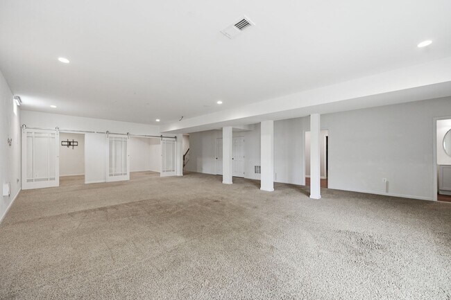 Building Photo - 24267 Purple Finch Dr