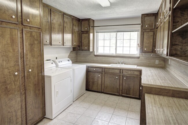 Building Photo - 12118 Double Tree Dr