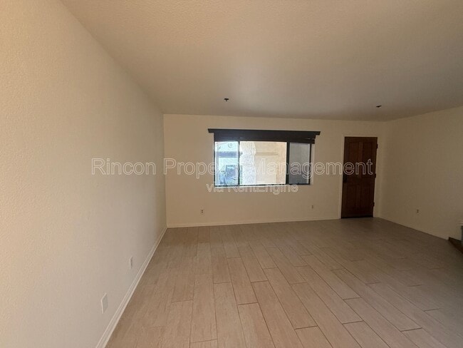 Building Photo - 848 Woodland Ave